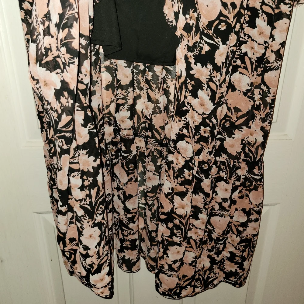 Floral Black & Tan Dress - Picture 7 of 7